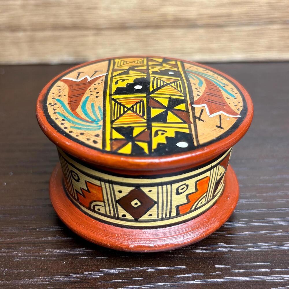 Peruvian Terracotta Jewelry Box – Hand-Painted Circular Clay Case, Handmade
